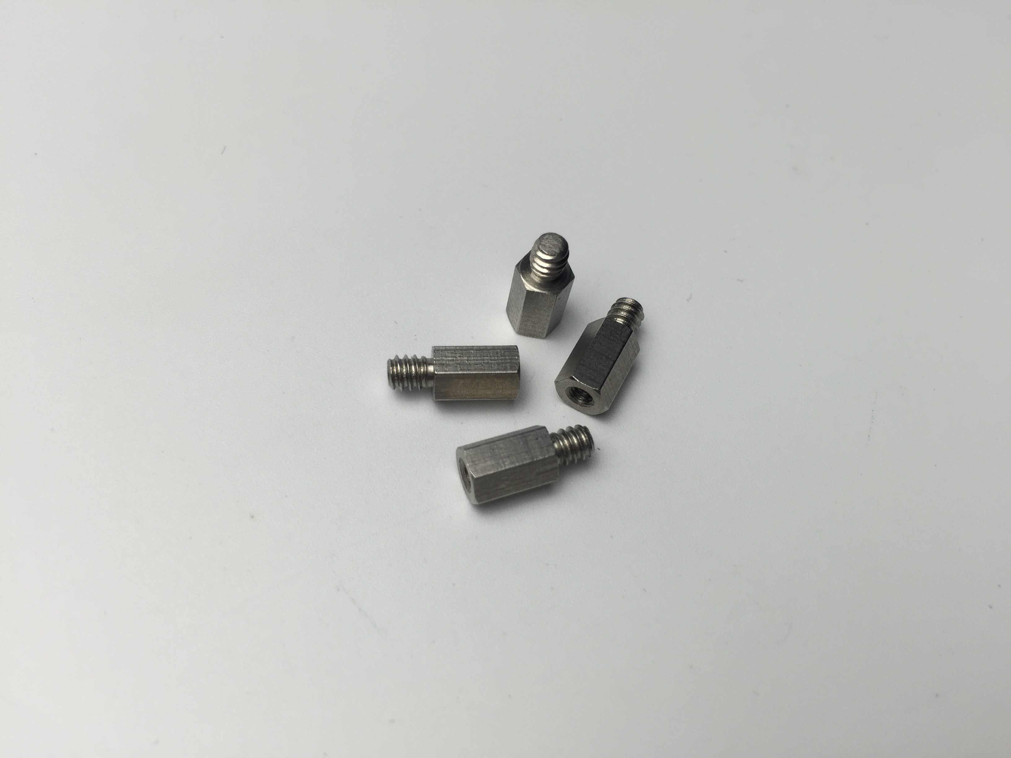 6-32X4.8螺柱內(nèi)外牙、不銹鋼單價0.6